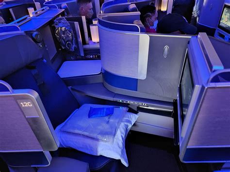 Ultimate Luxury Travel Experience: United Airlines Boeing 777 .